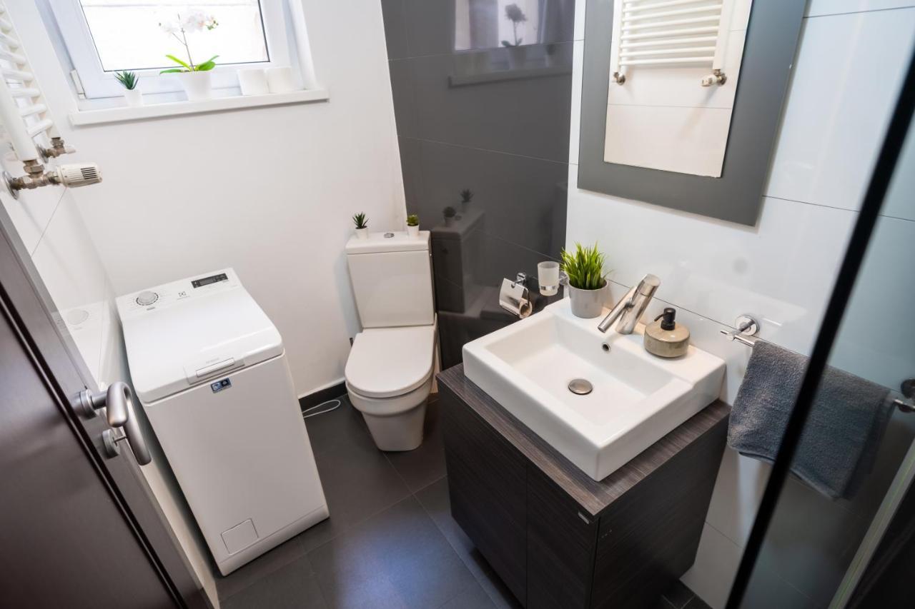 Cozy & Spacious Flat Near Victoriei Square Bucureşti Eksteriør bilde
