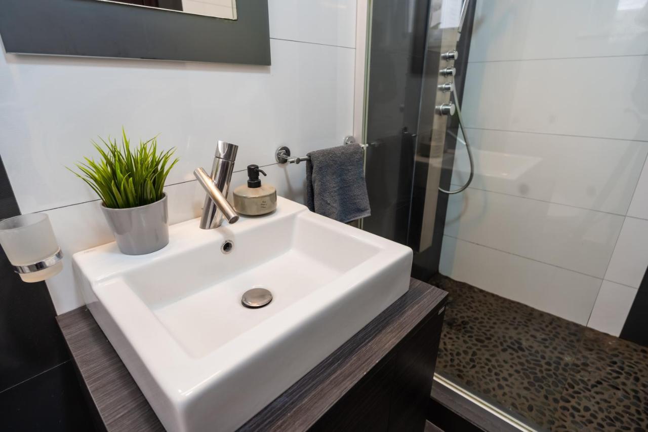 Cozy & Spacious Flat Near Victoriei Square Bucureşti Eksteriør bilde