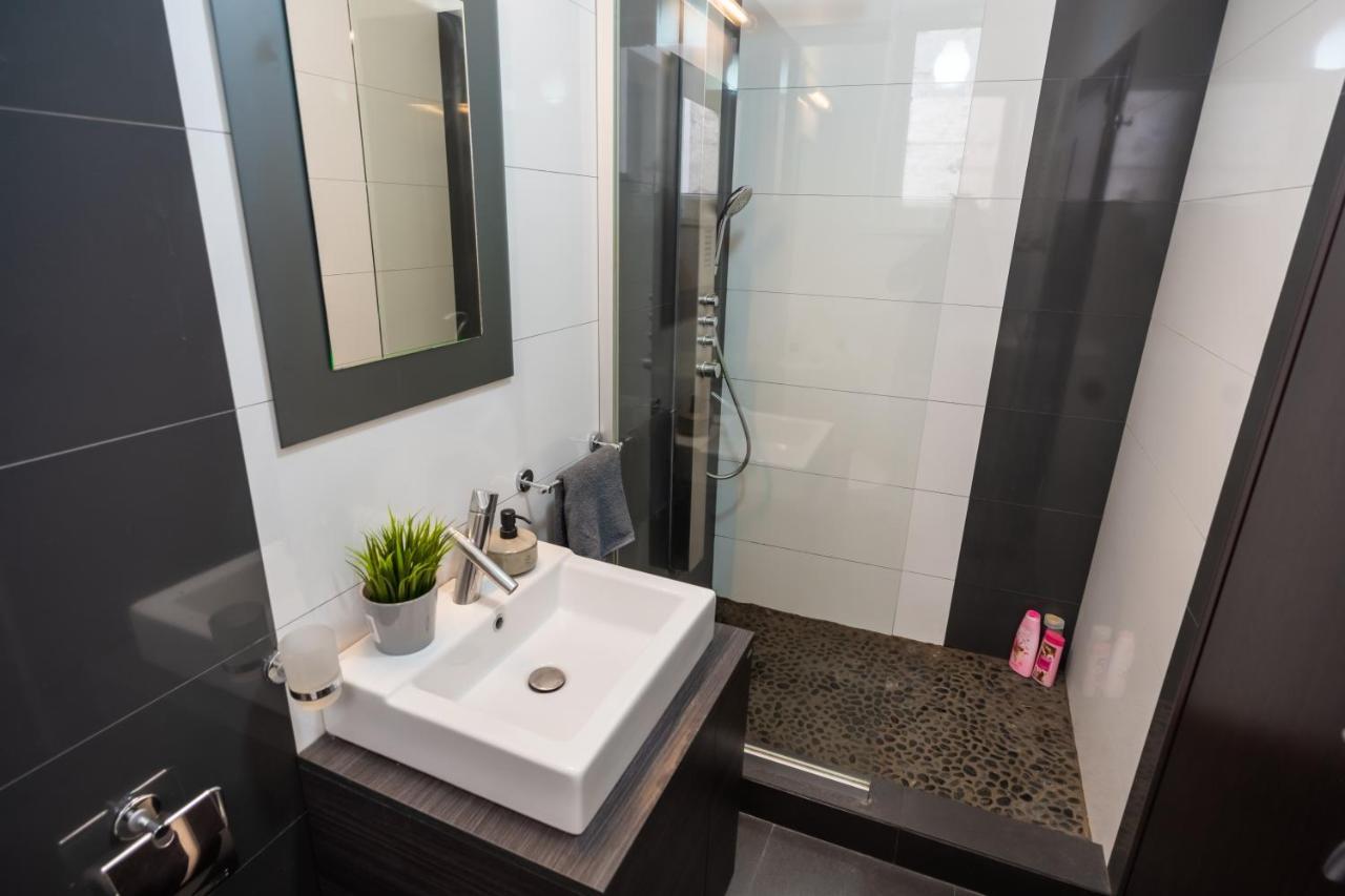 Cozy & Spacious Flat Near Victoriei Square Bucureşti Eksteriør bilde